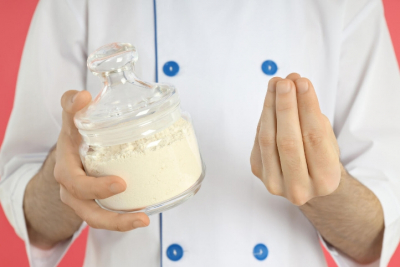 Как навсегда избавиться от жучков в крупах с помощью обычной банки и муки